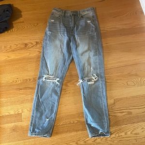American Eagle Mom Jean Size 2 Regular, light wash destroyed NWT
